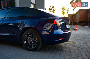 Седан Tesla Model 3 2023 в 