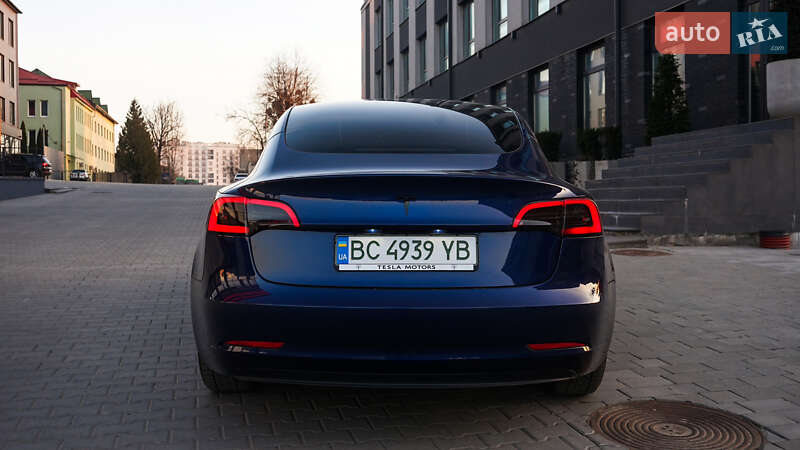 Седан Tesla Model 3 2023 в Львові