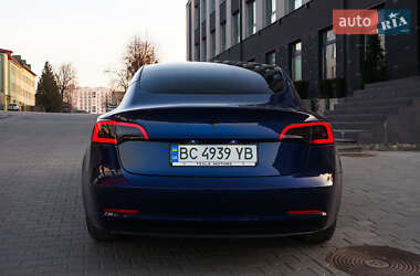 Седан Tesla Model 3 2023 в 