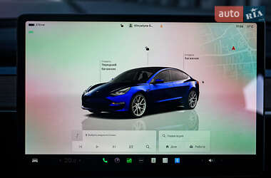 Седан Tesla Model 3 2023 в 