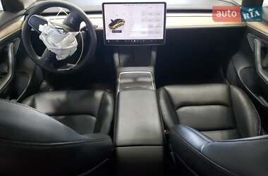 Седан Tesla Model 3 2022 в 