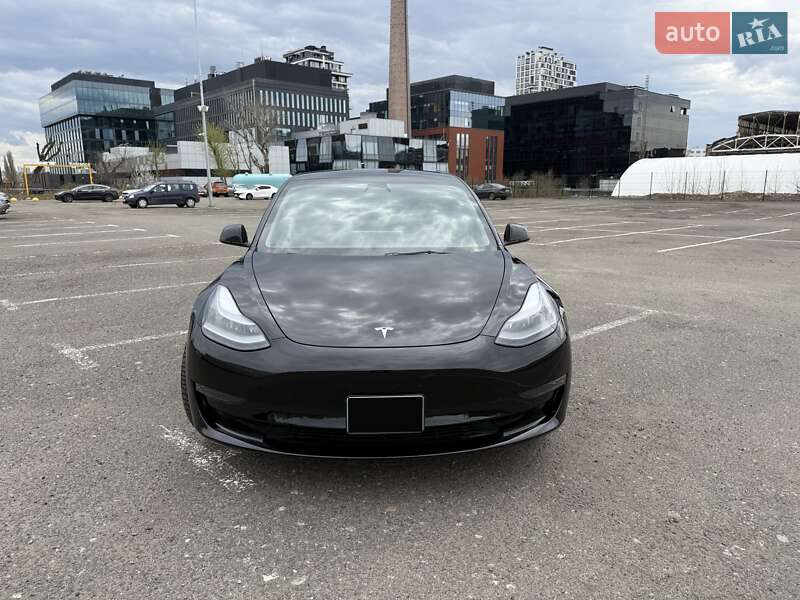 Седан Tesla Model 3 2022 в Киеве