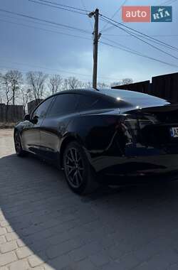 Седан Tesla Model 3 2022 в 