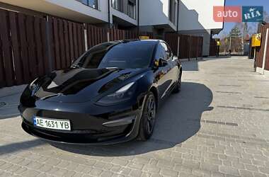 Седан Tesla Model 3 2022 в 
