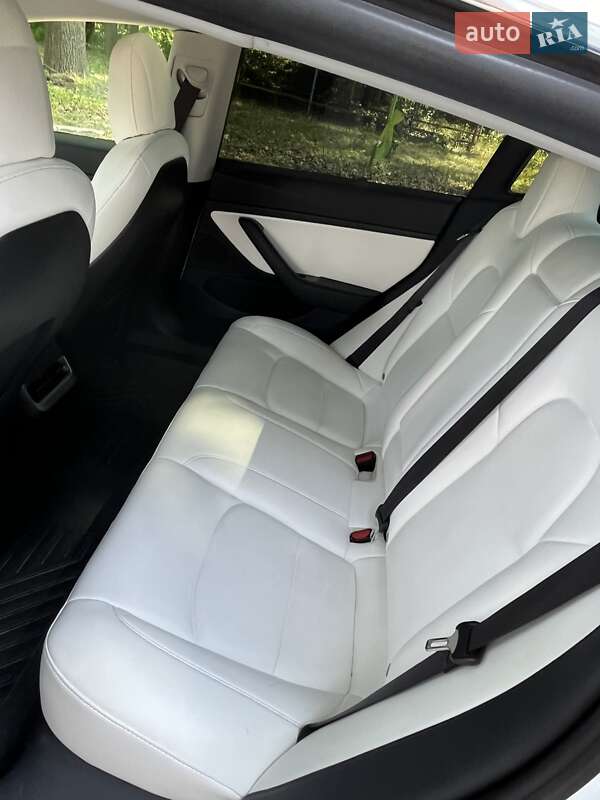 Седан Tesla Model 3 2020 в Виннице
