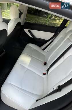 Седан Tesla Model 3 2020 в 