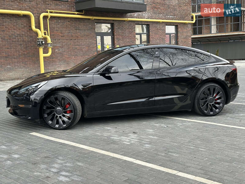 Седан Tesla Model 3 2023 в Полтаве