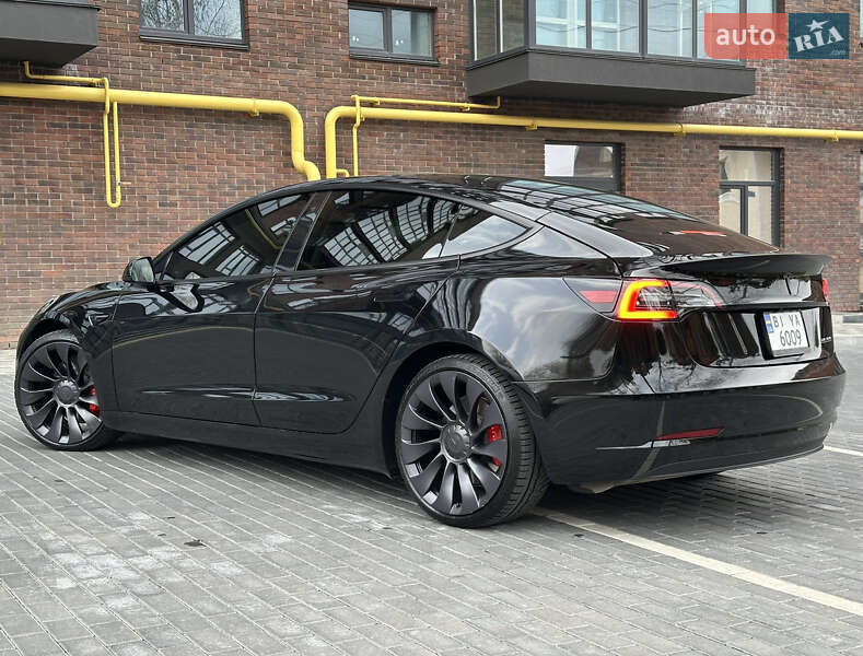 Седан Tesla Model 3 2023 в Полтаве