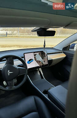 Седан Tesla Model 3 2019 в 