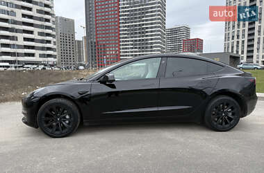 Седан Tesla Model 3 2022 в 