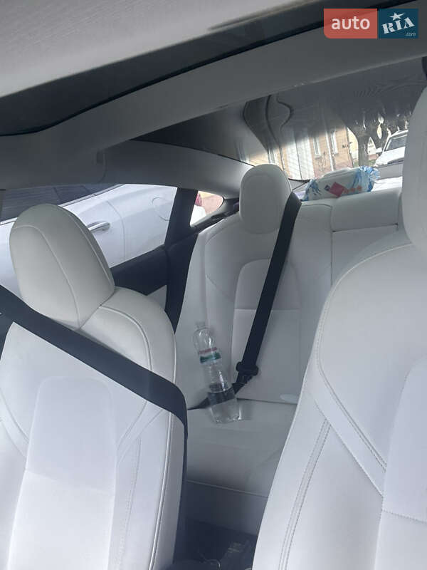 Седан Tesla Model 3 2019 в Черновцах