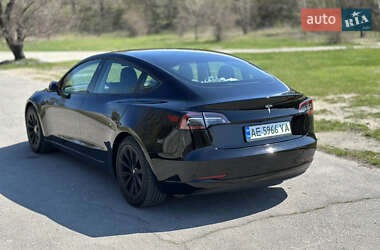 Седан Tesla Model 3 2022 в 
