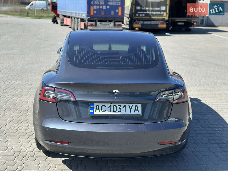 Седан Tesla Model 3 2018 в Любомлі