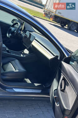 Седан Tesla Model 3 2018 в 