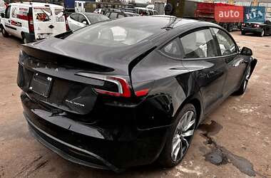 Седан Tesla Model 3 2025 в 