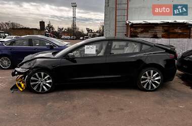 Седан Tesla Model 3 2025 в 