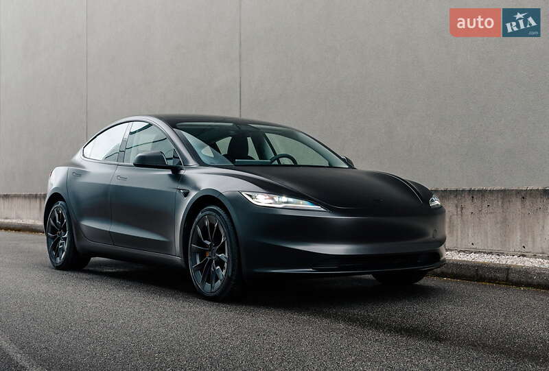 Седан Tesla Model 3 2025 в 