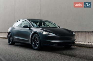 Седан Tesla Model 3 2025 в 