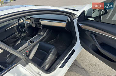 Седан Tesla Model 3 2021 в 