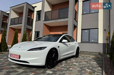 Седан Tesla Model 3 2024 в 