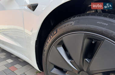 Седан Tesla Model 3 2024 в 