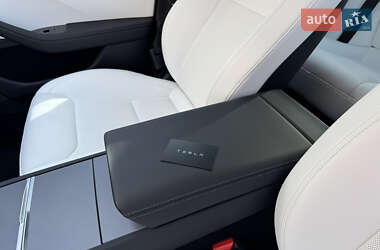 Седан Tesla Model 3 2024 в 