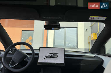 Седан Tesla Model 3 2024 в 