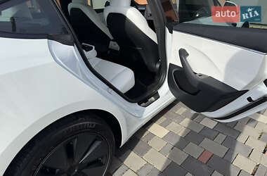 Седан Tesla Model 3 2024 в 