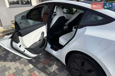 Седан Tesla Model 3 2024 в 