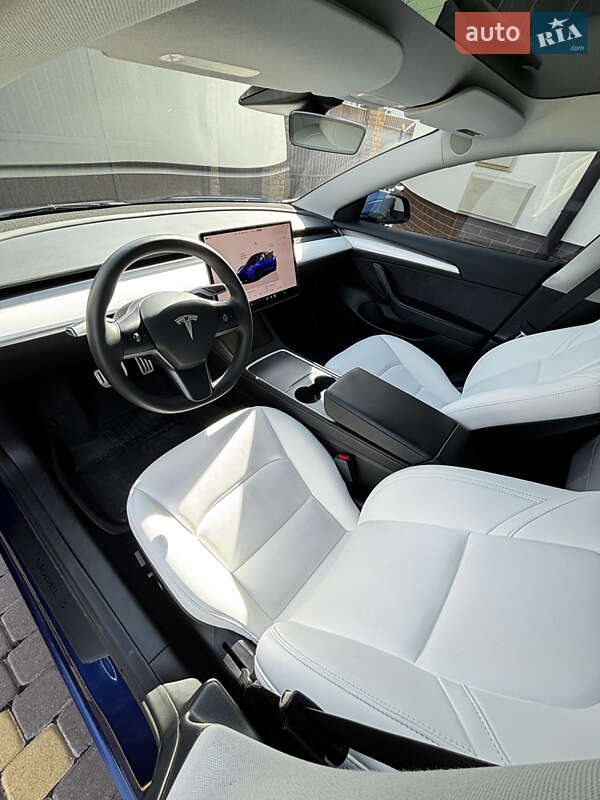 Седан Tesla Model 3 2023 в Львові