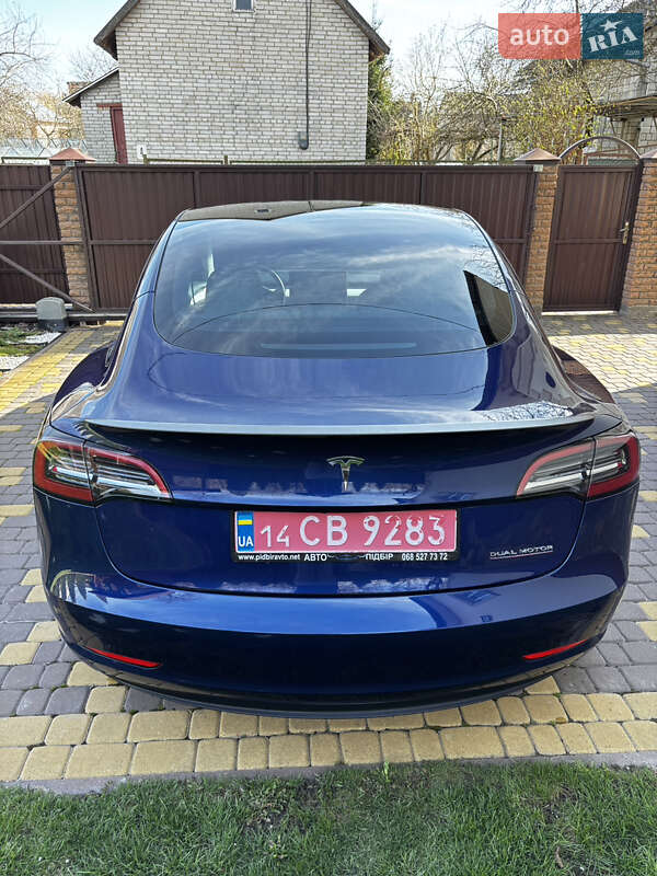 Седан Tesla Model 3 2023 в Львові