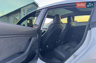 Седан Tesla Model 3 2019 в 