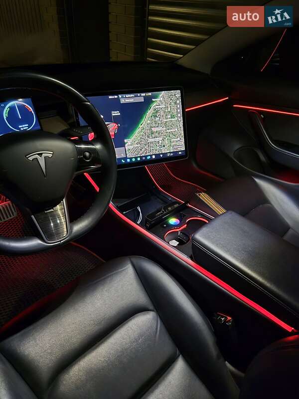 Седан Tesla Model 3 2019 в Одессе