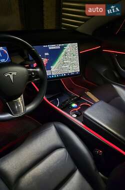 Седан Tesla Model 3 2019 в 