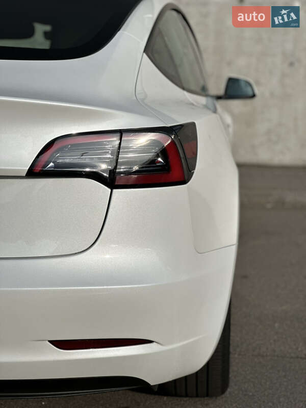 Седан Tesla Model 3 2023 в Киеве
