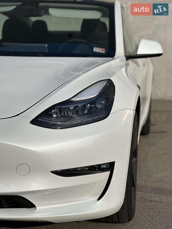 Седан Tesla Model 3 2023 в Киеве