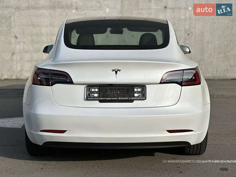 Седан Tesla Model 3 2023 в Киеве