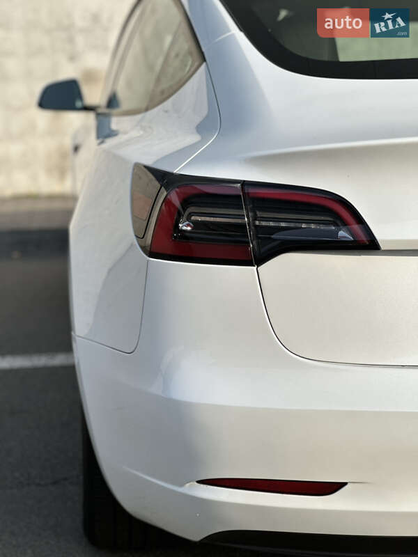 Седан Tesla Model 3 2023 в Киеве
