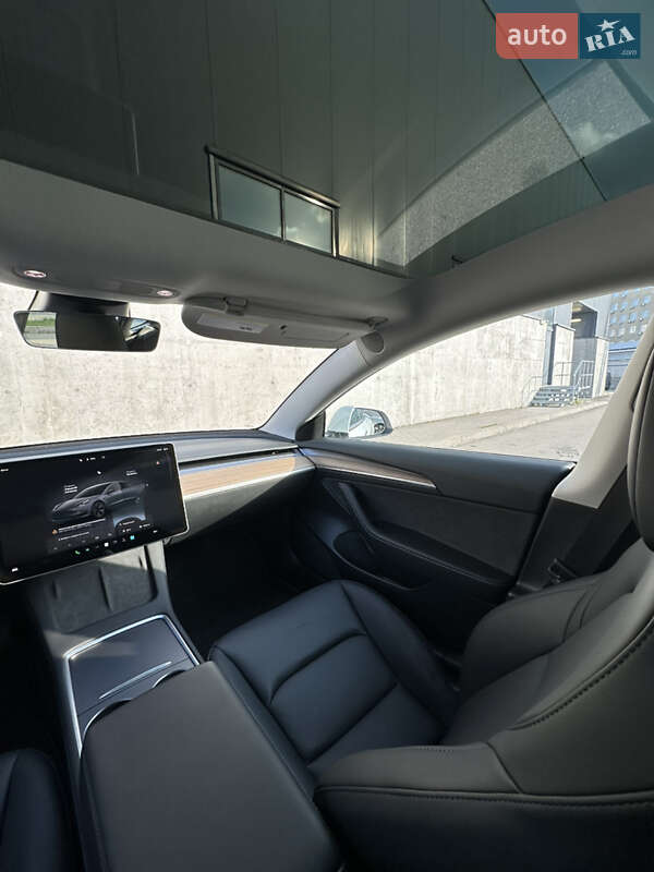 Седан Tesla Model 3 2023 в Киеве