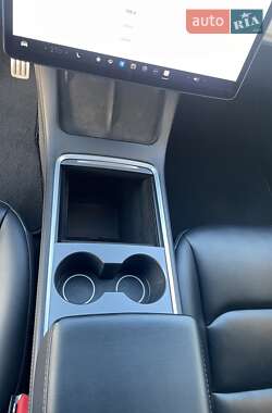 Седан Tesla Model 3 2021 в 