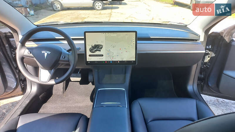 Седан Tesla Model 3 2022 в Ужгороді