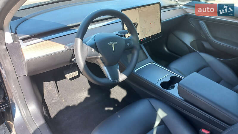 Седан Tesla Model 3 2022 в Ужгороді
