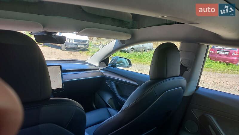 Седан Tesla Model 3 2022 в Ужгороді