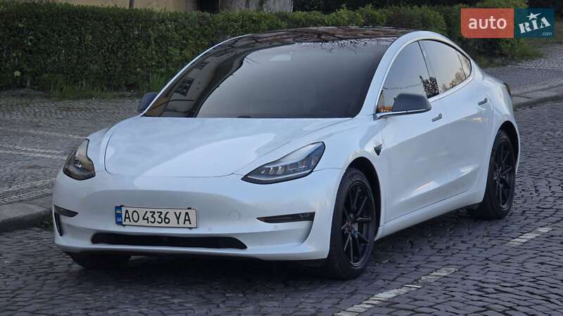 Седан Tesla Model 3 2018 в Ужгороде