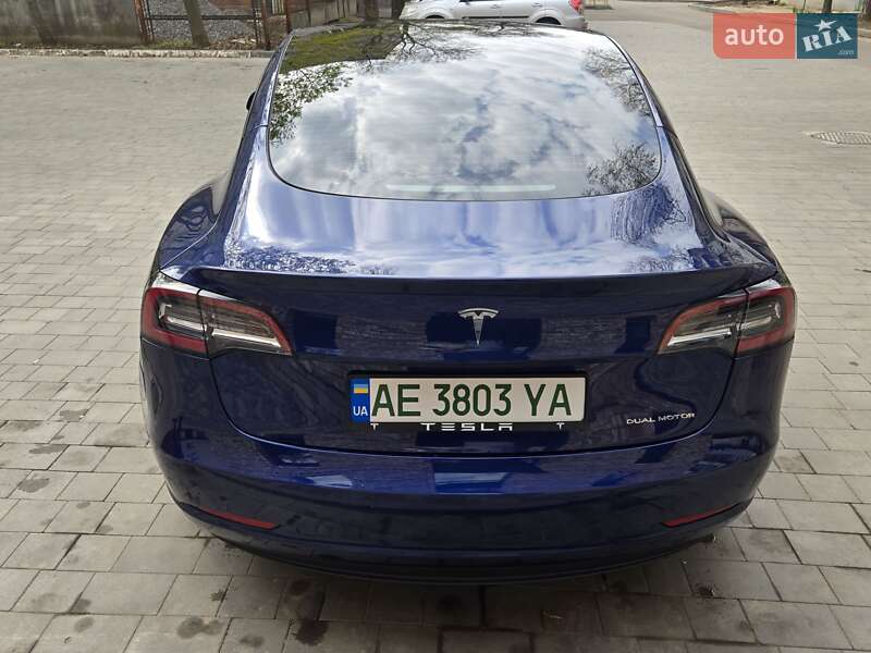 Седан Tesla Model 3 2022 в Днепре