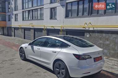 Седан Tesla Model 3 2021 в 