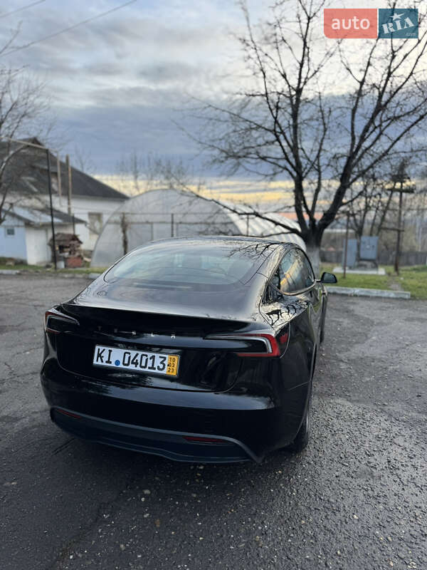 Седан Tesla Model 3 2024 в 