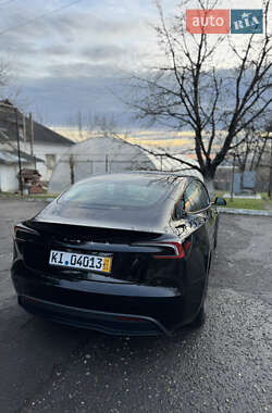 Седан Tesla Model 3 2024 в 
