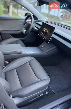 Седан Tesla Model 3 2024 в 