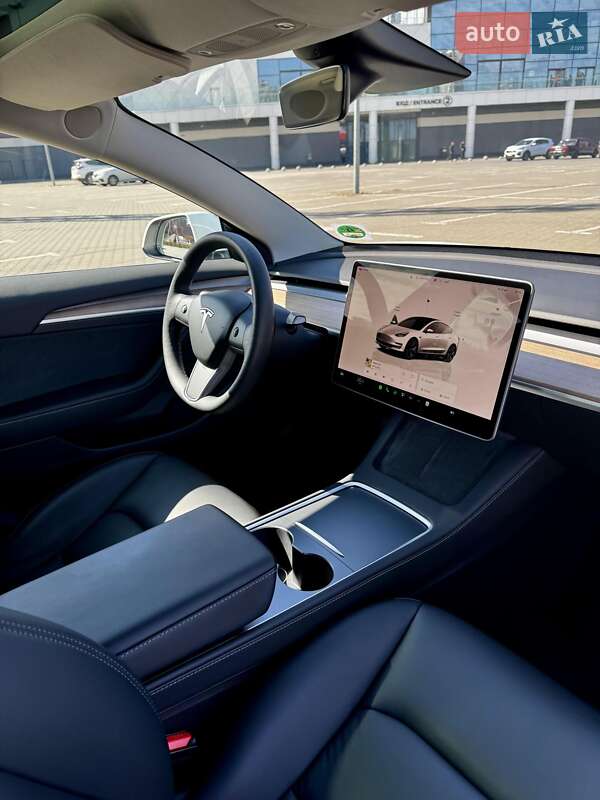 Седан Tesla Model 3 2022 в Києві